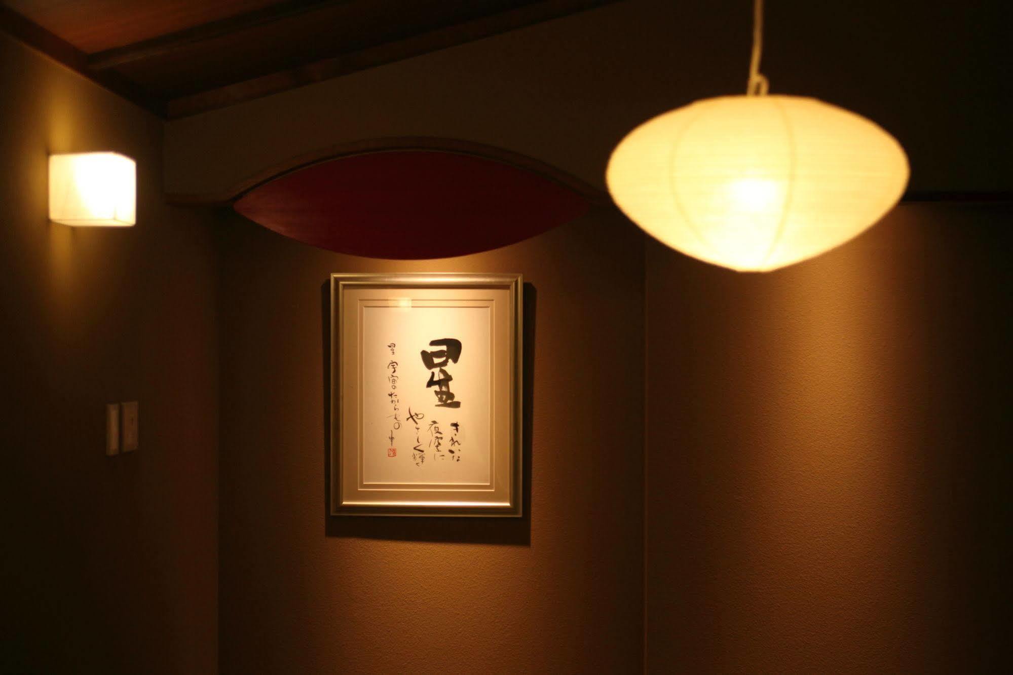 Amane Resort Seikai Beppu Kültér fotó A Japanese room with a Japanese paper lamp