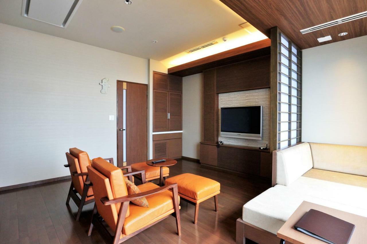 Amane Resort Seikai Beppu Kültér fotó A living room in a Japanese house